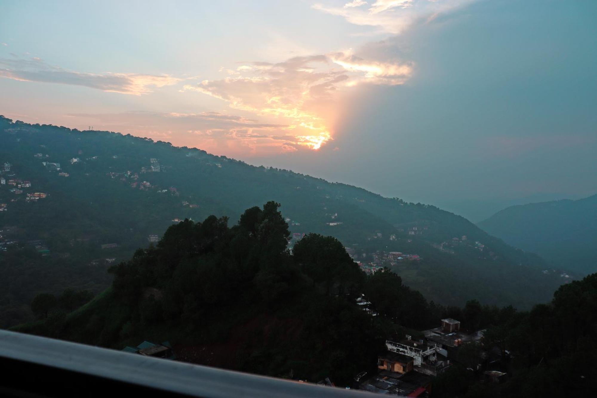 Hotel Rosetum Kasauli Zewnętrze zdjęcie